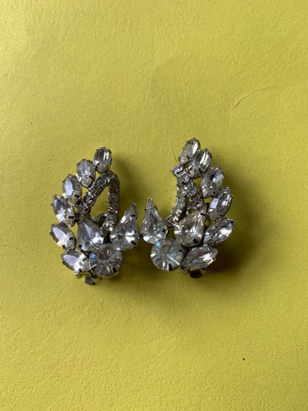 Stylish Vintage Weiss signed rhinestone clip on earings